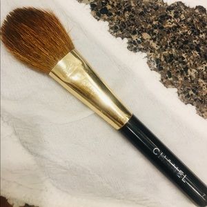 CHANEL flat #7 blush brush.